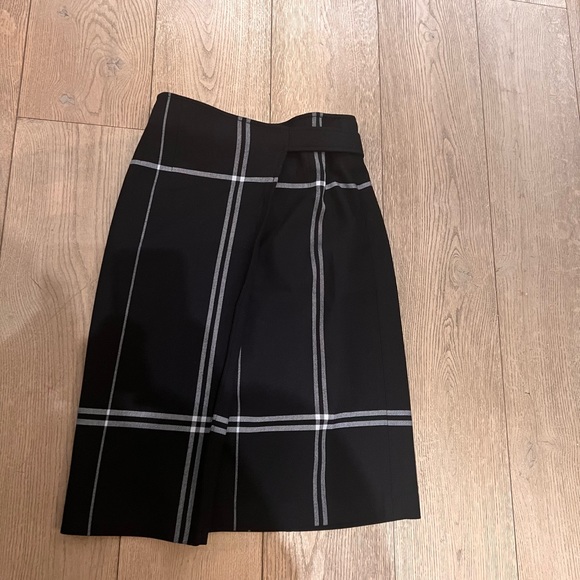 Club Monaco Dresses & Skirts - Club Monaco Lovelle Skirt - Jupe navy faux wrap plaid